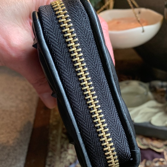 SALE🔥Authentic VALENTINO ROCKSTUDS spikes Quilted leather LG zip around wallet - Picture 15 of 16